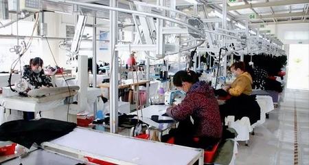 印度小伙因貧困來中國打工,10年從月薪250元打工仔到公司董事長