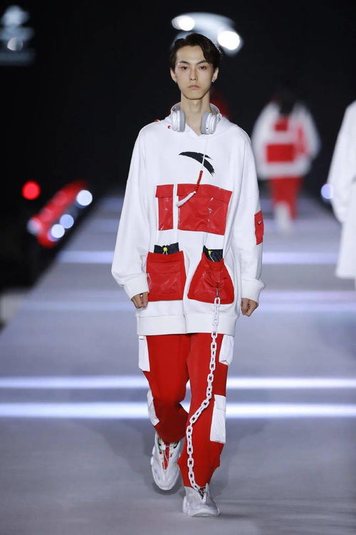 北京2022年冬奧會(huì)特許商品國(guó)旗款運(yùn)動(dòng)服裝發(fā)布會(huì)